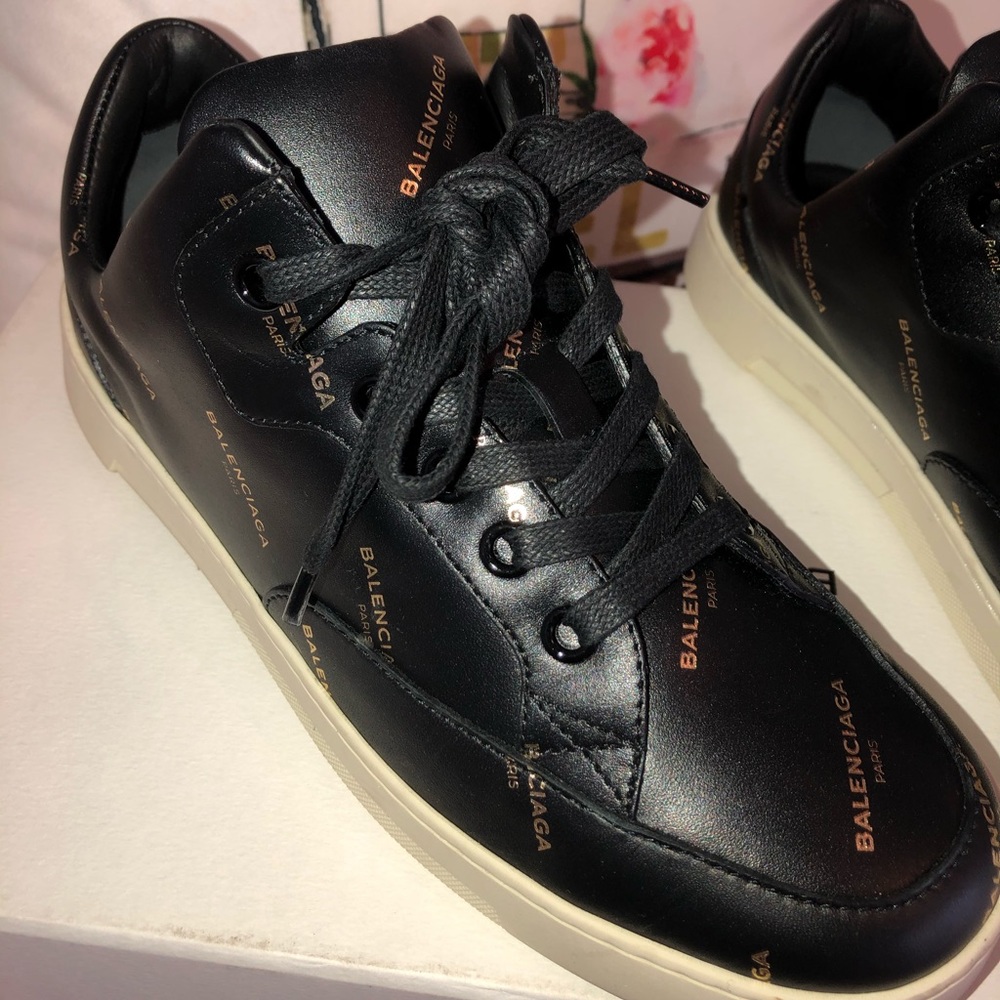 Balenciga sneakers size 36
